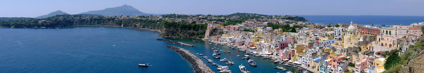 Die Insel Procida im Golf von Neapel © iStock.com / TopPhotoImages